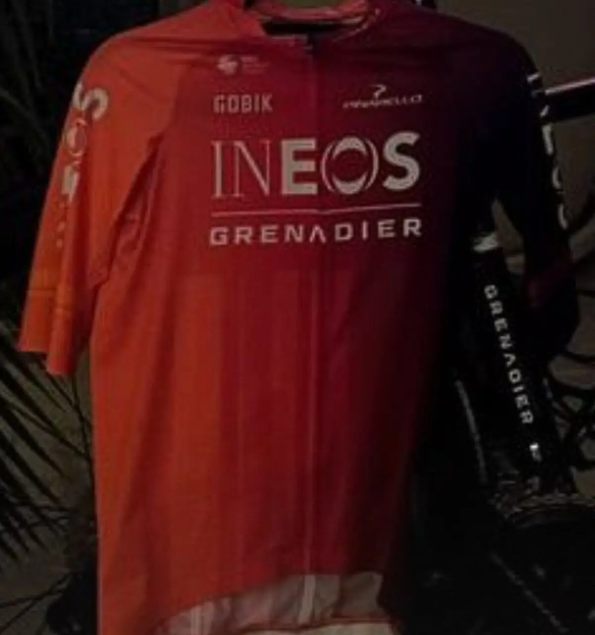 Kontroverse - Egan Bernal lässt möglicherweise das 2024-Trikot der INEOS Grenadiers durchsickern und löscht seine Instagram-Story