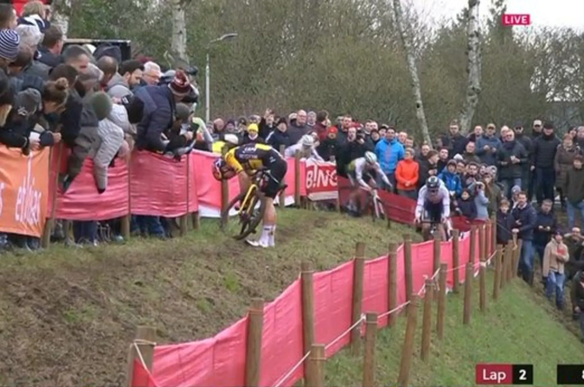 "Wütend ist nicht das richtige Wort" - Wout van Aert weist Pim Ronhaars Behauptungen über einen Konflikt nach dem Unfall beim Hulst World Cup zurück