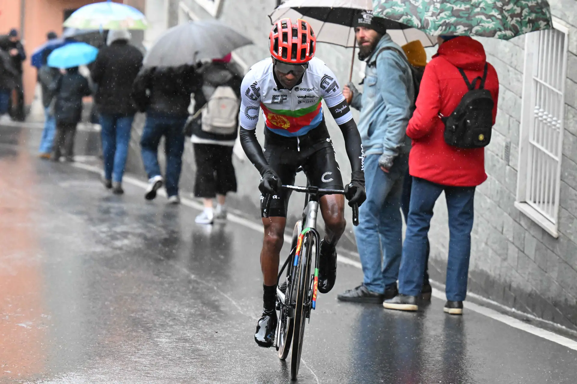 Merhawi Kudus nach Unfall beim GP La Marseillaise schwer verletzt und auf der Intensivstation