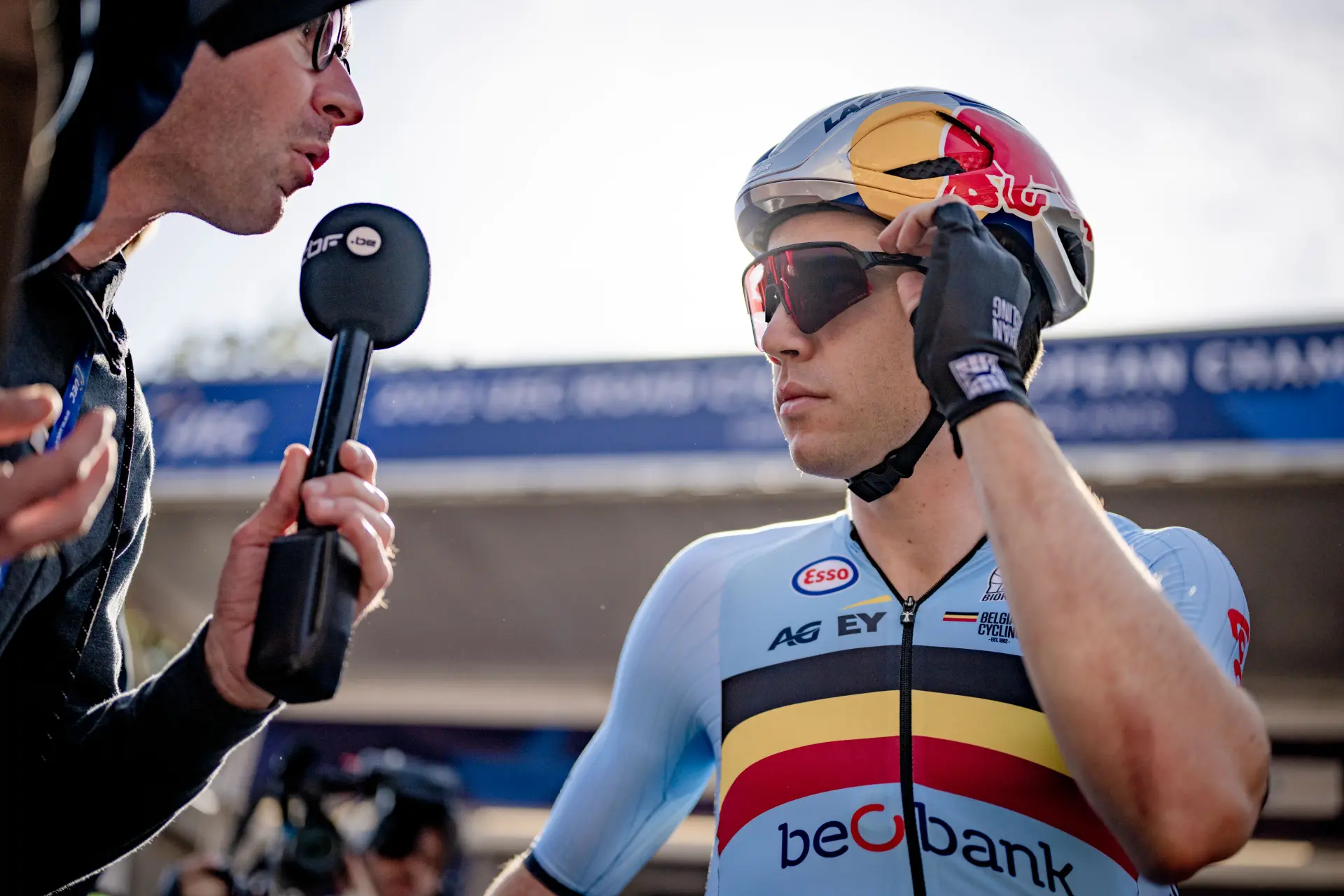Wout van Aert strebt in der ersten Woche des Giro d'Italia das Rosa Trikot an: "Ich bin gespannt, wie es laufen wird, vor allem weil es einen Fahrer vom Kaliber eines Tadej Pogacar gibt"
