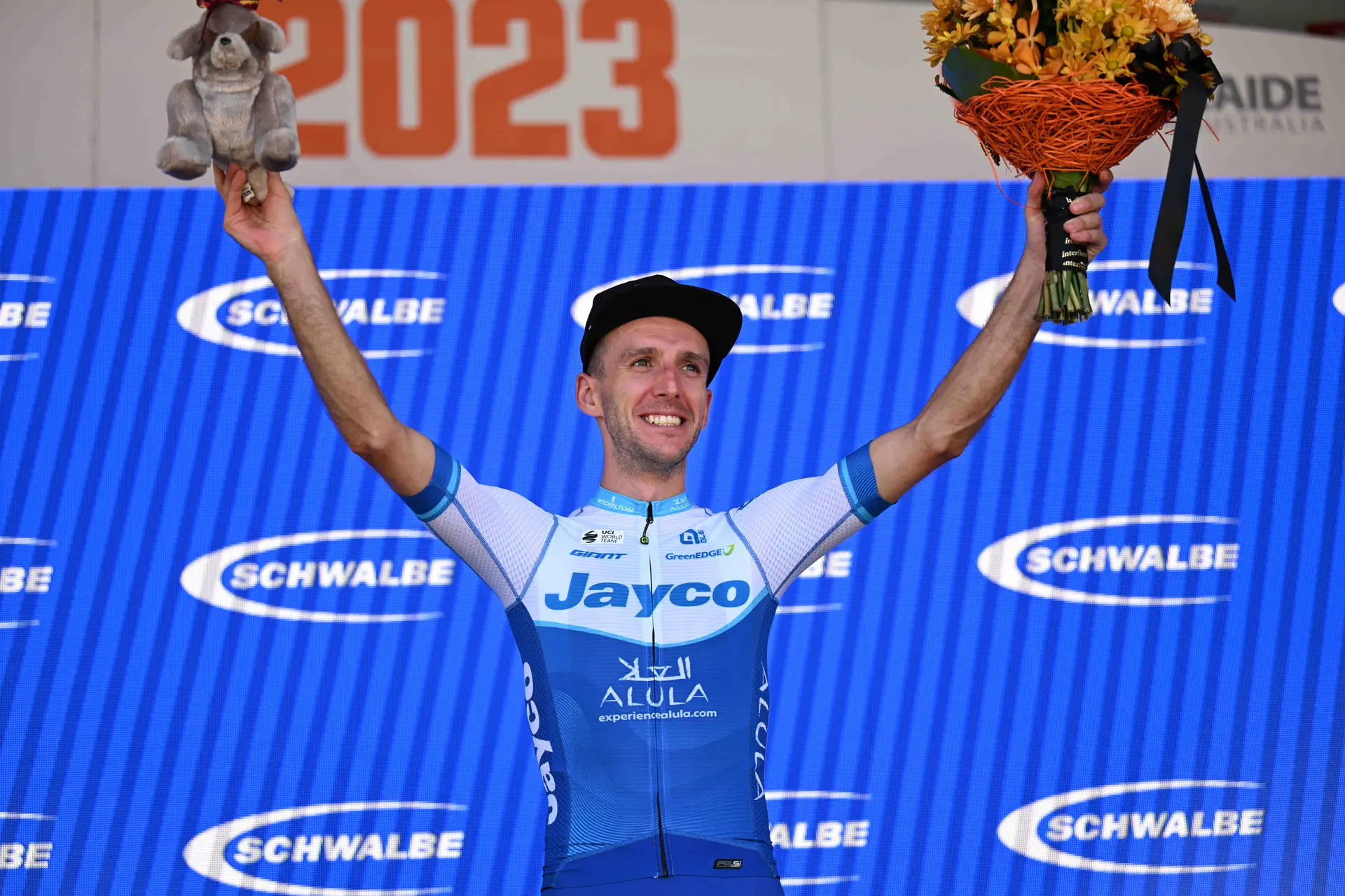 "Gut gemacht", sagt Simon Yates nach dem Gesamtsieg bei der AlUla Tour und dem Triumph auf der letzten Etappe