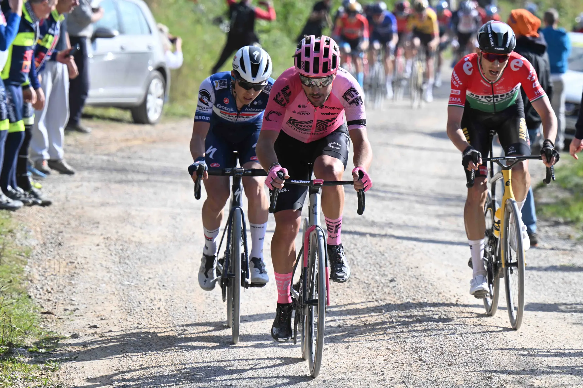 Alberto Bettiol führt EF Education-EasyPost bei der Strade Bianche 2024 neben Ben Healy und Neilson Powless an