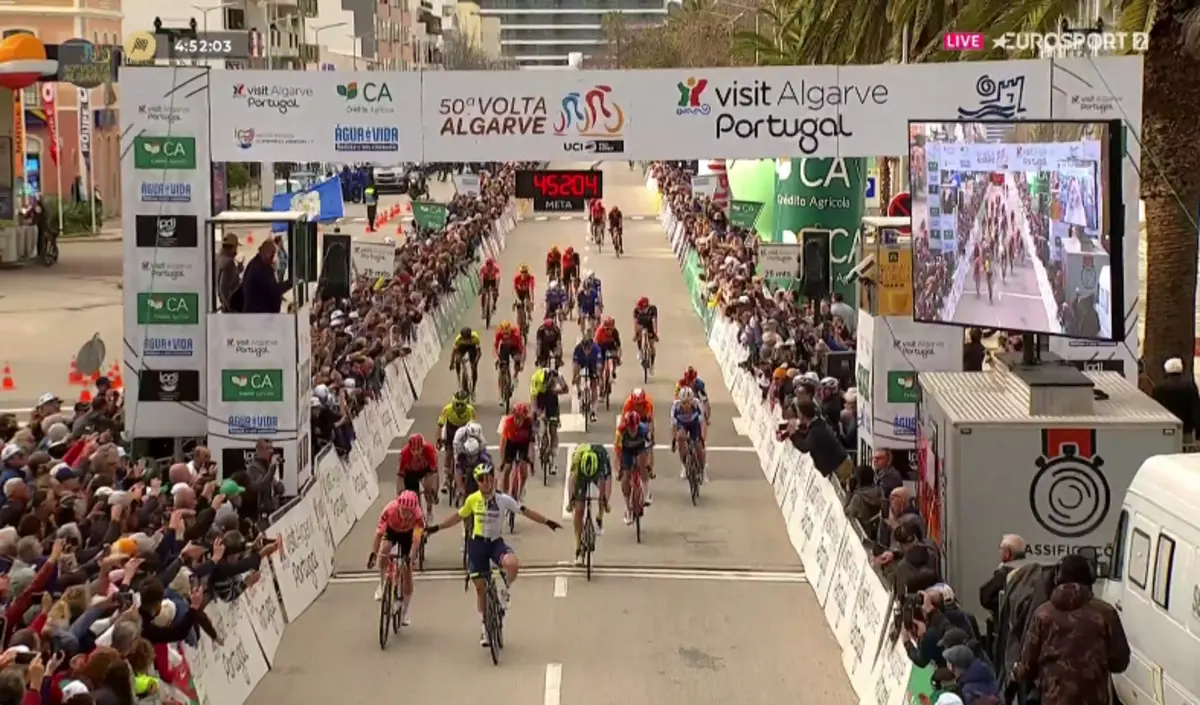 Volta ao Algarve: Etappe 1: Gerben Thijssen siegt im Sprint, Jordi Meeus auf Platz drei, während der Kampf um die Gesamtwertung auseinandergeht