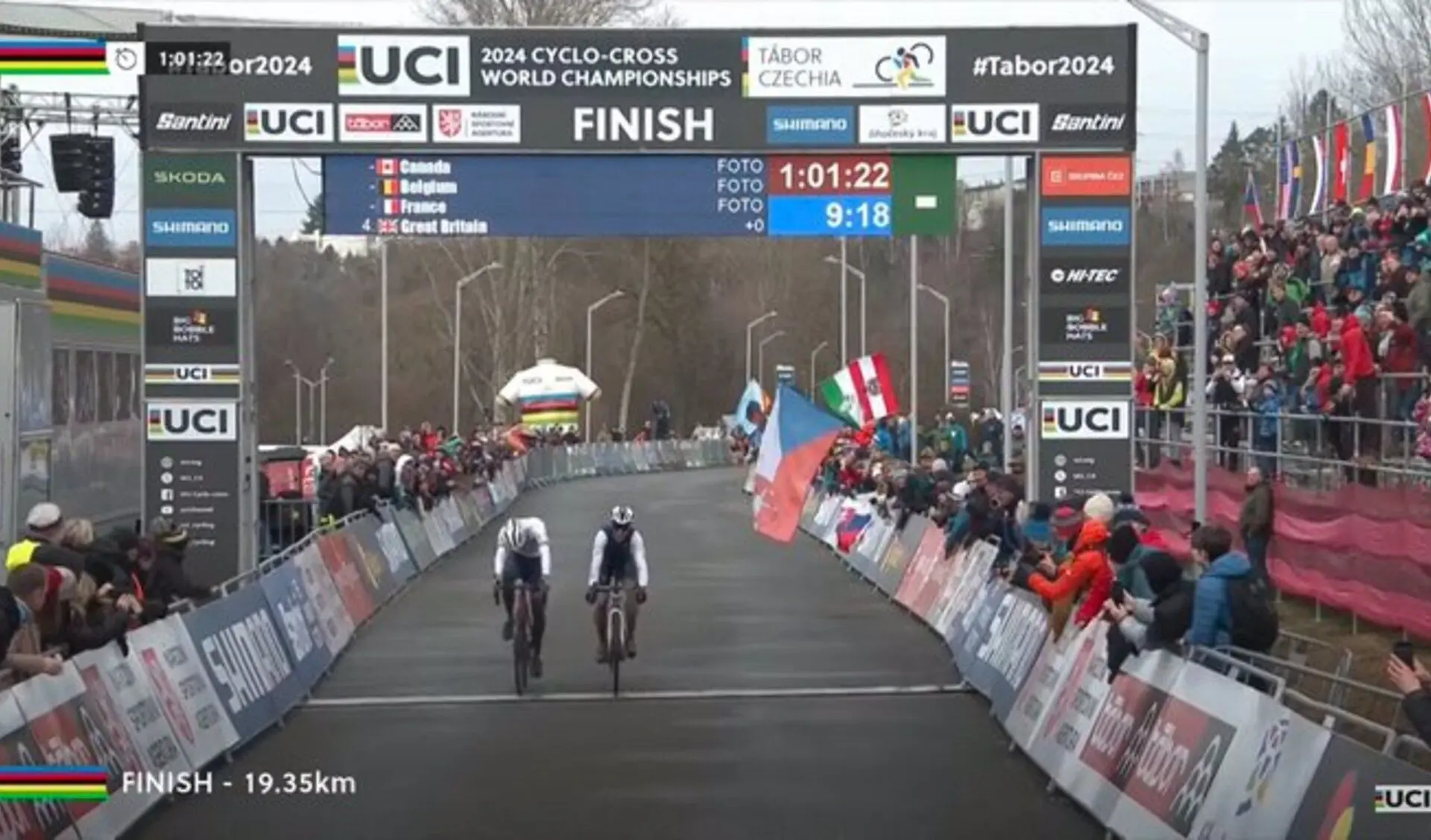 Frankreich holt sich in einem dramatischen Finale den Staffelsieg bei den Cyclocross-Weltmeisterschaften