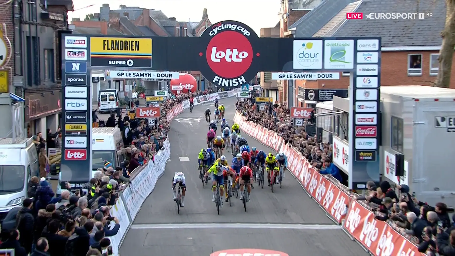 Laurenz Rex sprintet zum Sieg bei Le Samyn 2024 nach einem Fotofinish mit António Morgado