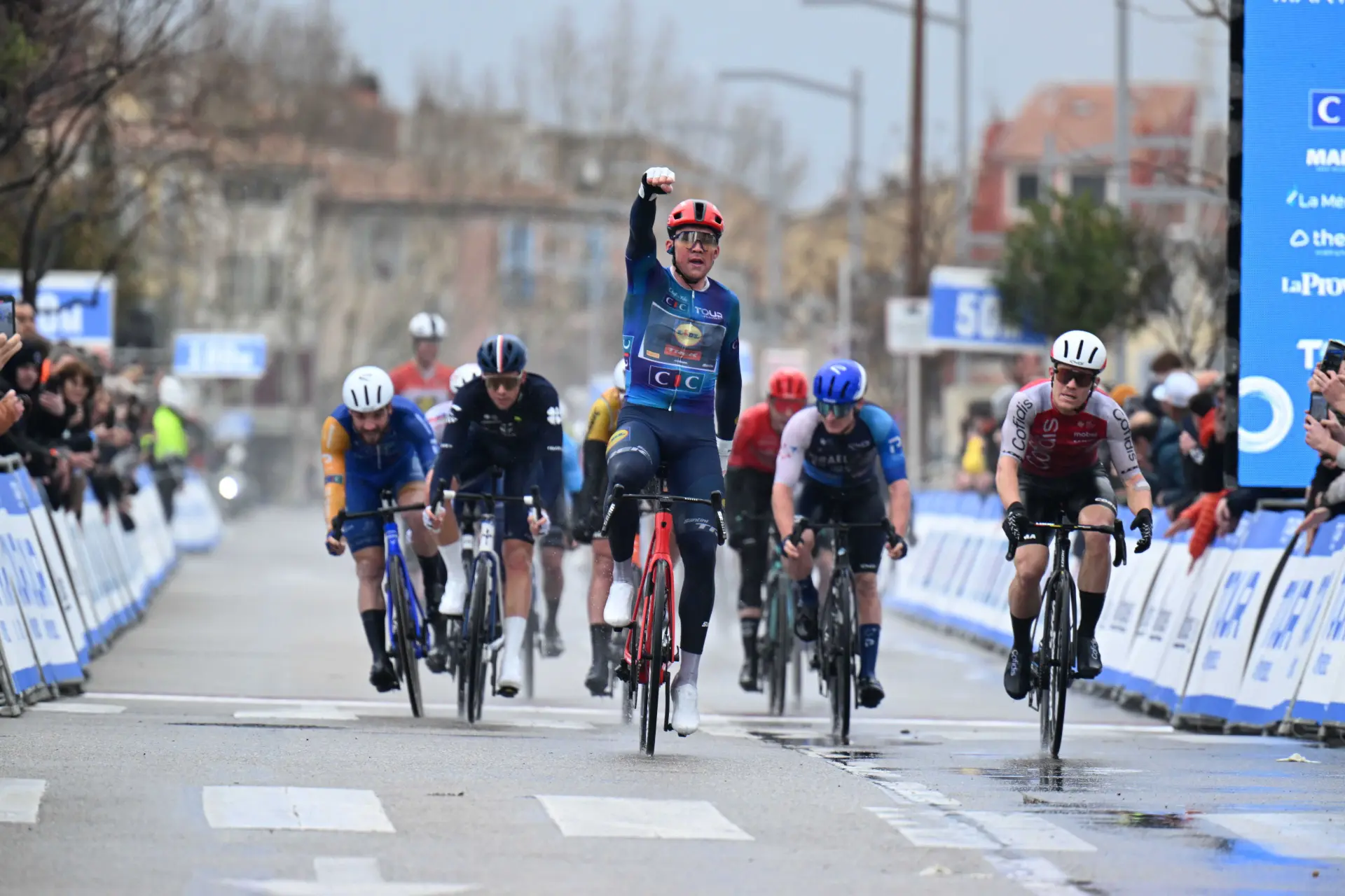 Mads Pedersen gewinnt erneut in einem herzzerreißenden Finale für Ausreißer Marco Frigo bei der Tour de la Provence