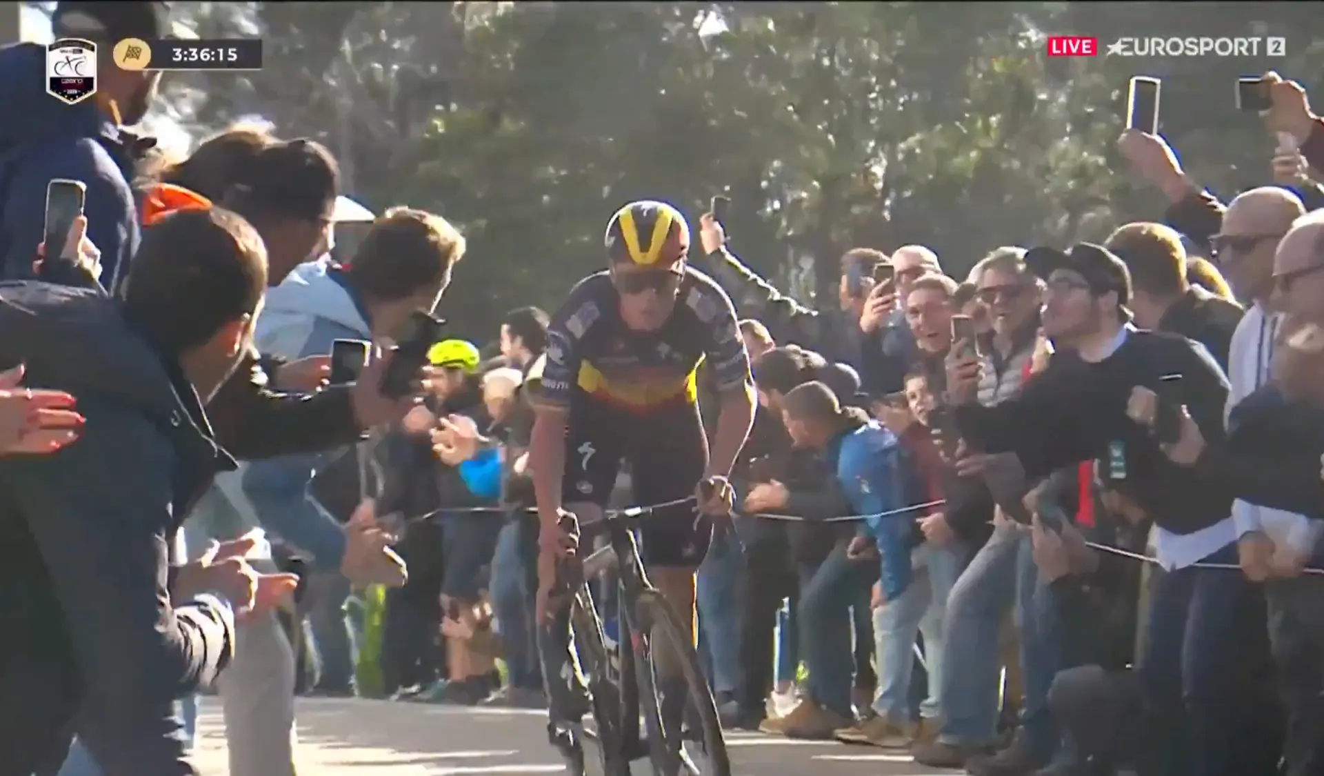 VIDEO: Remco Evenepoel startet 55 km vor dem Ziel beim Figueira Champions Classic, seinem ersten Rennen 2024, durch