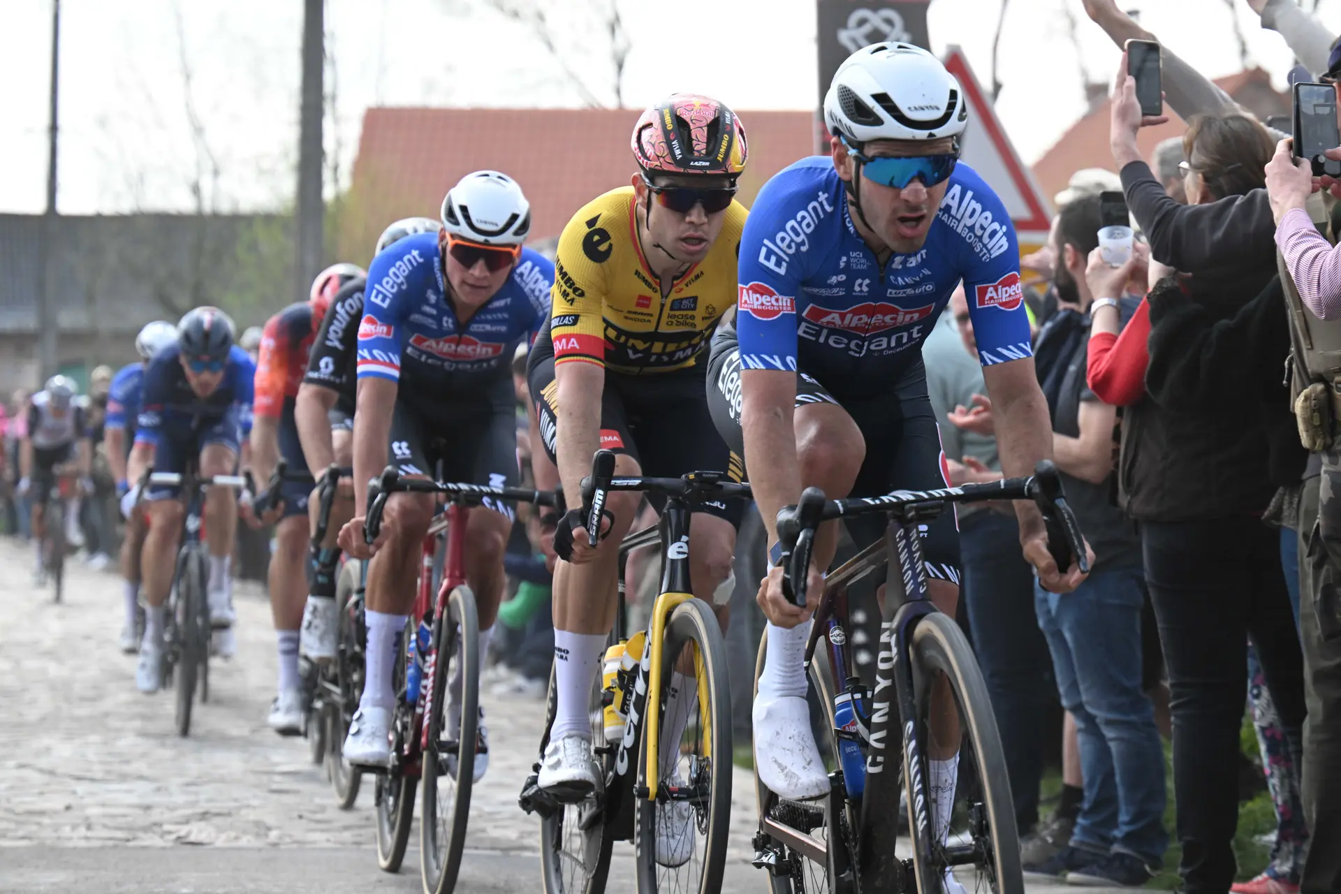 TRANSFERMARKT: Mathieu van der Poels wichtigster Klassiker-Domestique steht vor einem Wechsel zu Red Bull - BORA - hansgrohe