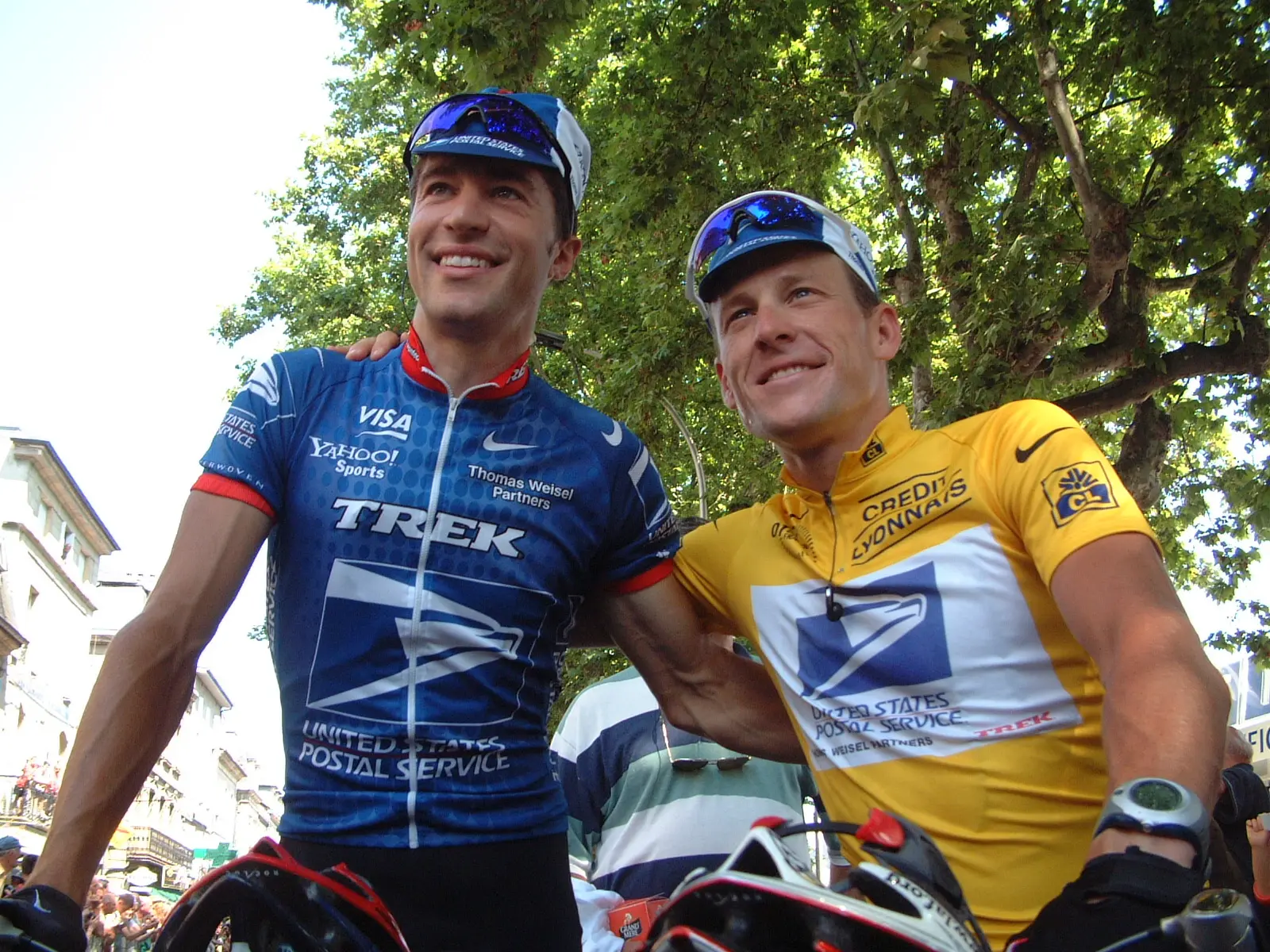 VIDEO: "Ich habe eigentlich nach meinem Teamkollegen gesucht" - Lance Armstrong erklärt den berühmten "Blick" von der Tour de France 2001