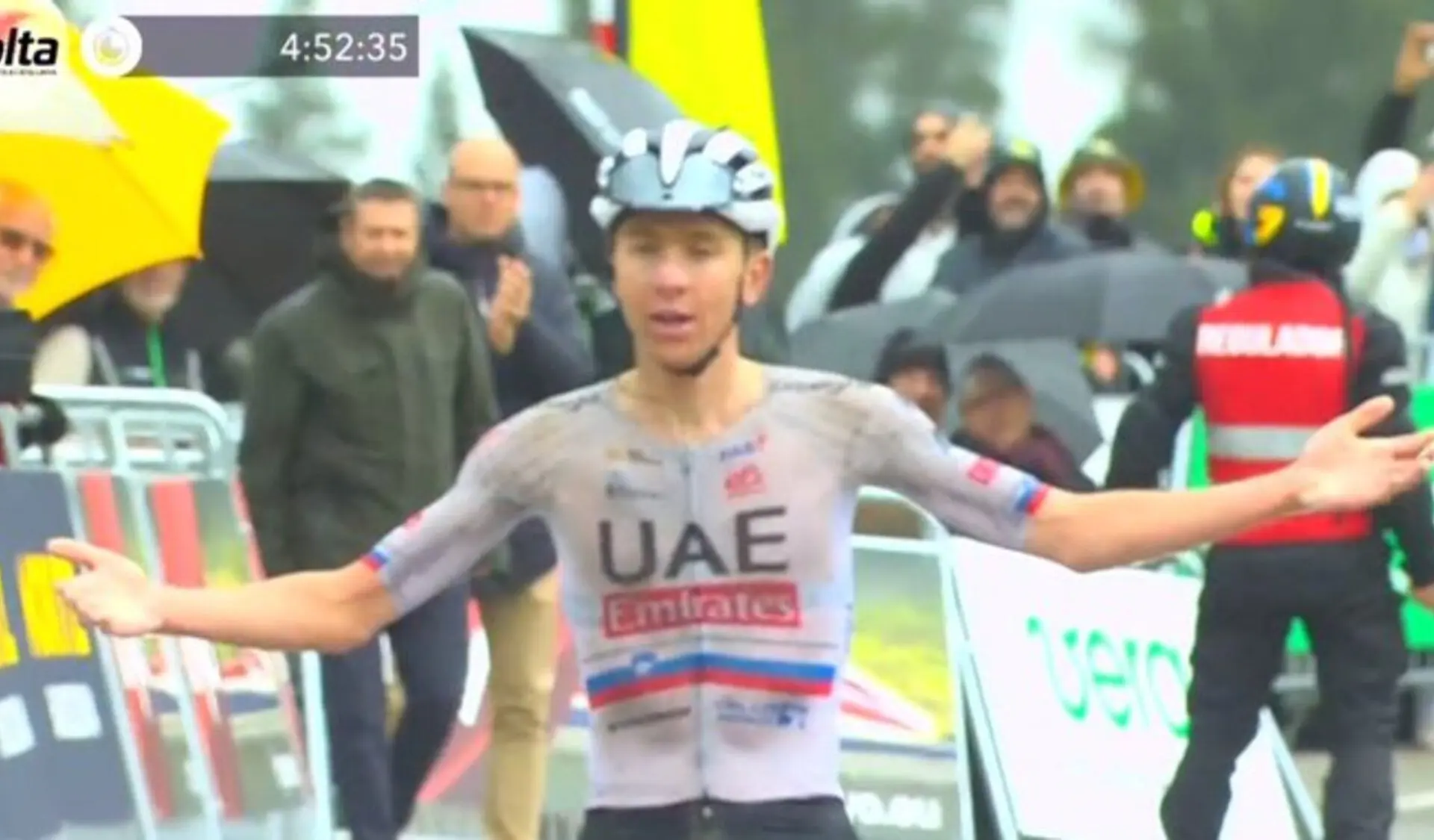 "Es war wirklich hart zu überleben" - Tadej Pogacar kämpft sich bei der Volta a Catalunya 2024 durch Kälte und Nässe