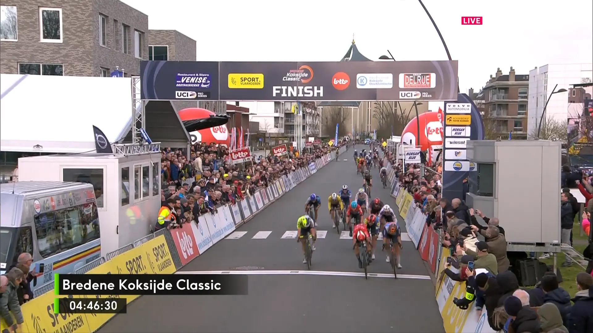 Luca Mozzato siegt vor Dylan Groenewegen und Gerben Thijssen bei der explosiven Bredene Koksijde Classic 2024; Tudor mit Arvid de Kleijn auf Rang sieben