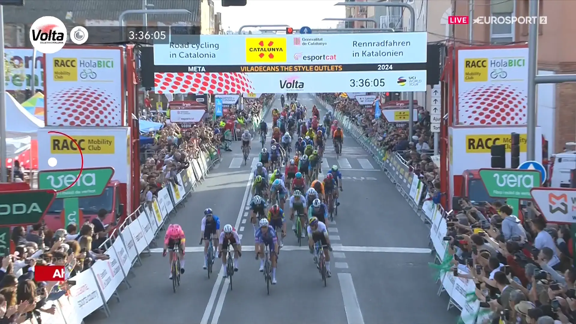 Axel Laurance holt sich auf der 5. Etappe der Volta a Catalunya 2024 mit einem starken Sprint seinen ersten World Tour-Sieg; Patrick Konrad auf Rang 6