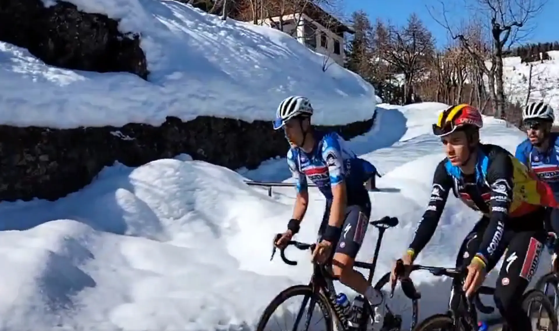 VIDEO: Remco Evenepoel nimmt die Tour de France-Vorbereitungen mit zum verschneiten Col du Turini