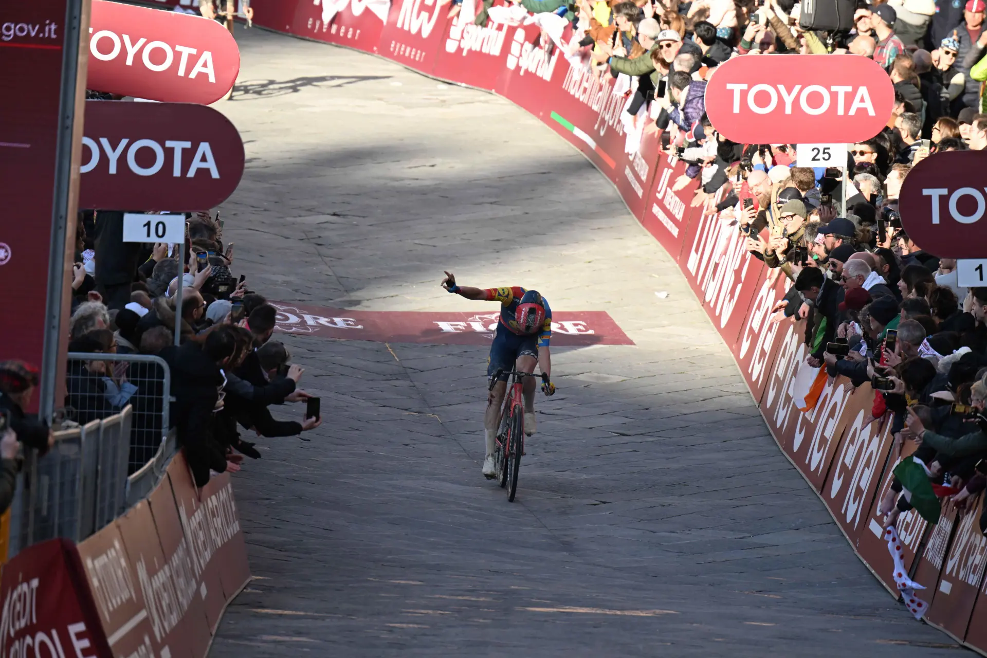 Strade Bianche 2025 Race Center - Nachrichten, Zeitplan, Startliste, Profile, TV Guide, Preisgeld und Vorschau