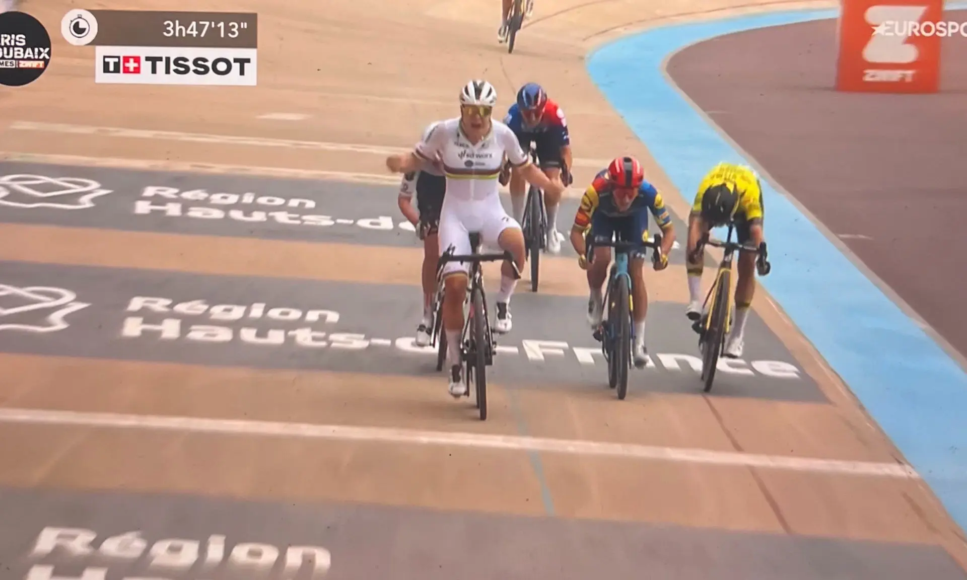 "Für einen Moment dachte ich, ich sei eingekesselt" - Lotte Kopecky sichert sich das Saisonziel bei Paris-Roubaix Femmes 2024 dank eines brutalen Sprints im Velodrom