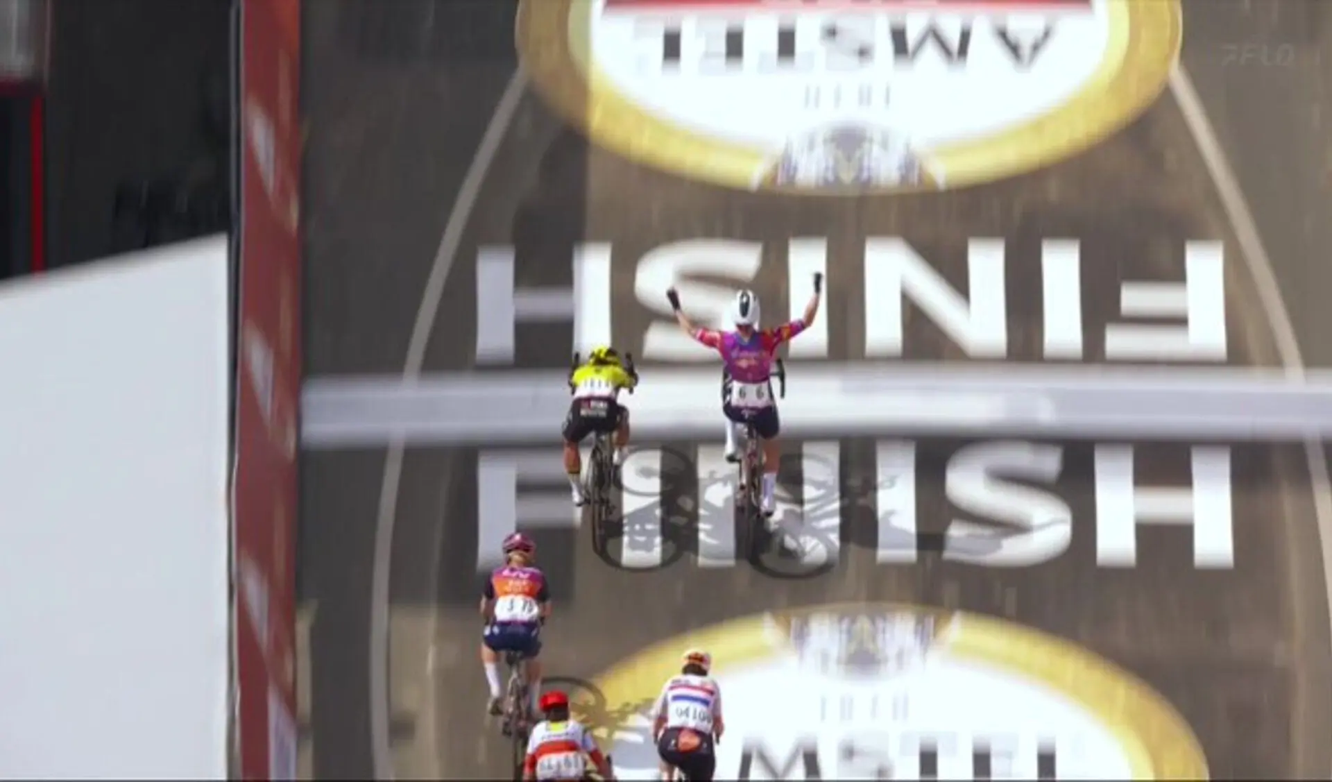 "Ich dachte nur: bis ins Ziel, bis ins Ziel, bis ins Ziel..." - Marianne Vos will sich im dramatischen Finale des Amstel Gold Race Ladies 2024 nicht geschlagen geben