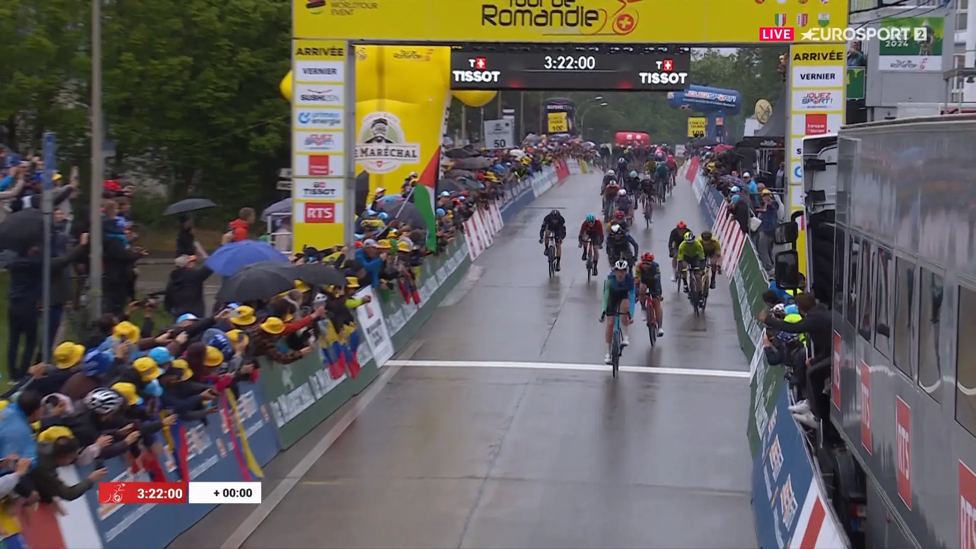 Carlos Rodriguez Gesamtsieger der Tour de Romandie 2024 vor Vlasov und Lipowitz, während Dorian Godon zum zweiten chaotischen Etappensieg sprintet
