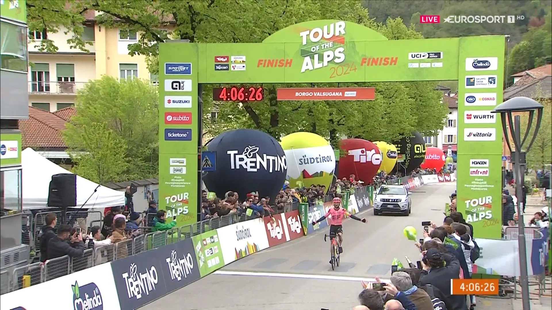 Fulminanter Simon Carr gewinnt Etappe der Tour of the Alps nach 45 km im Alleingang; Tudor durch Michael Storer auf Platz 2