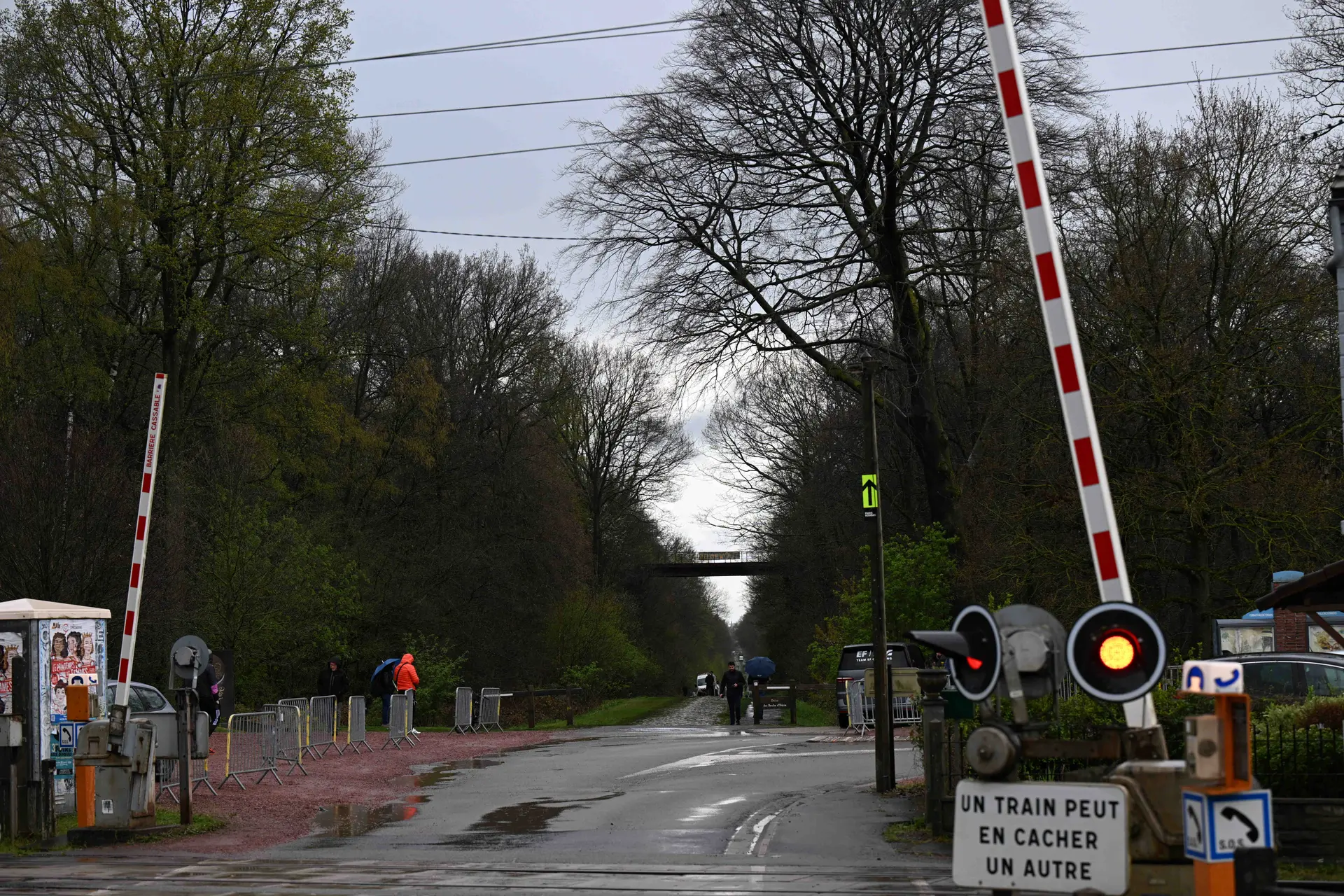 "Aufgrund der begrenzten Zeit konnten wir nicht allzu viel tun" - Paris-Roubaix-Renndirektor Thierry Gouvenou über die in letzter Minute eingebaute Schikane vor der Trouée d'Arenberg