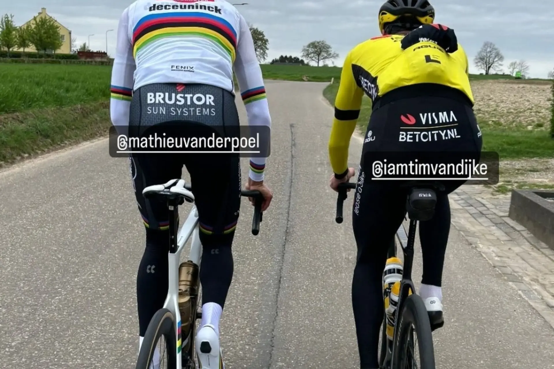 Mathieu van der Poel beim Training an der Seite von Paris-Roubaix-Entdeckung Tim van Dijke gesichtet