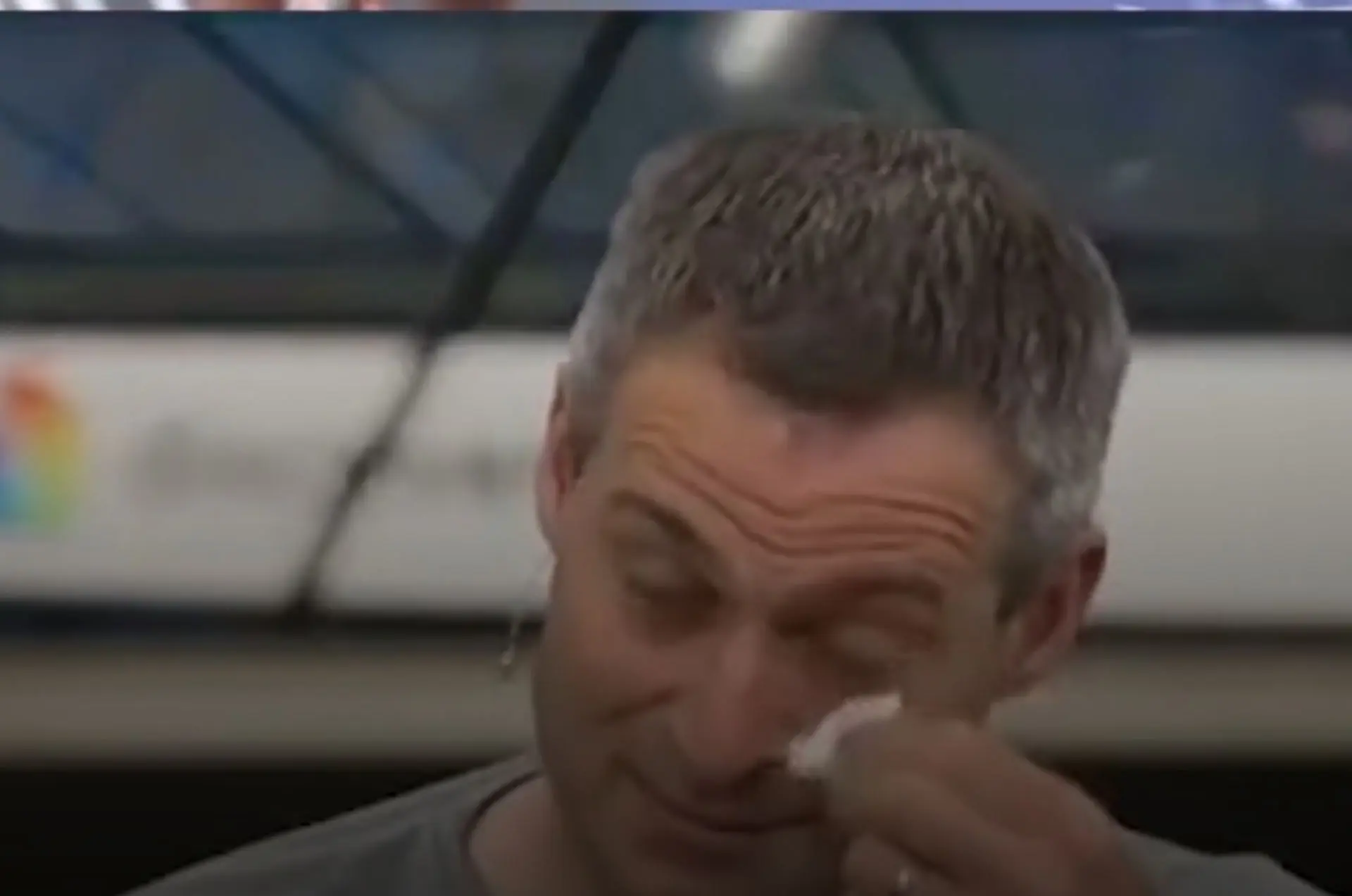 VIDEO: Georg Steinhausers Vater bricht nach dem Etappensieg seines Sohnes beim Giro d'Italia 2024 im Studio in Tränen aus