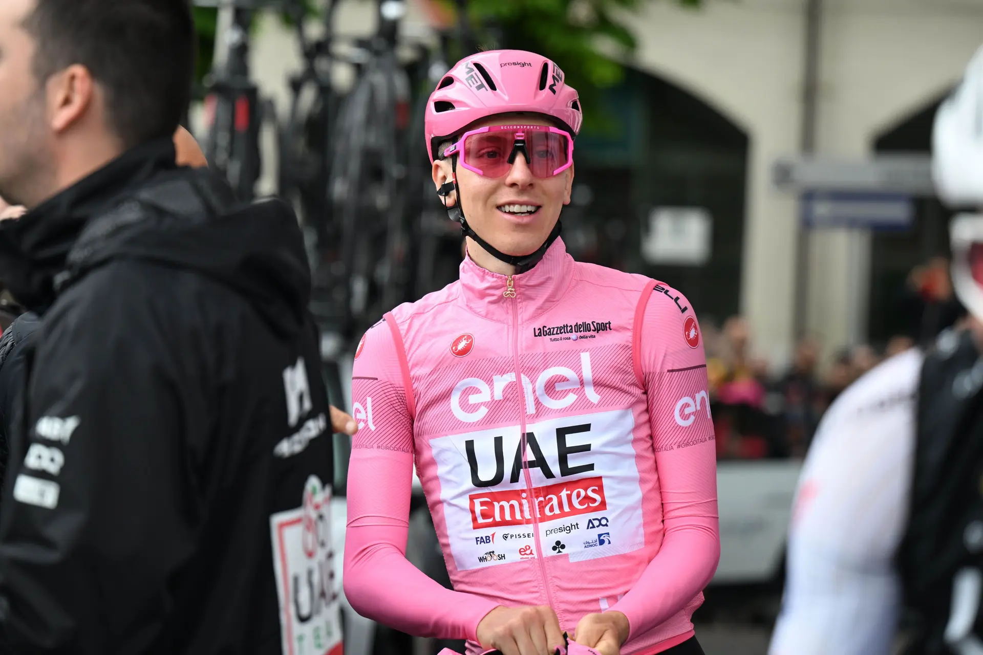 "Luke Plapp, der eine Gefahr für das Rosa Trikot darstellte, das wir gerne abgegeben hätten" - Tadej Pogacar hätte keine Probleme damit, das Maglia Rosa zwischenzeitlich abzutreten