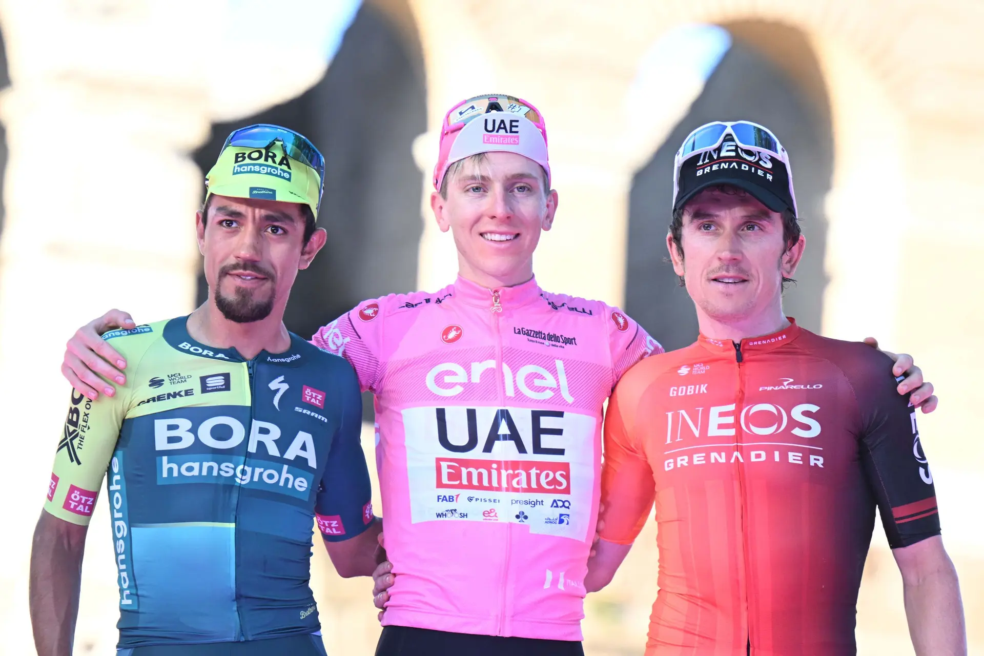 "Er verarscht uns alle!": Geraint Thomas und Luke Rowe bewundern Tadej Pogacar, der "besser als Merckx" ist