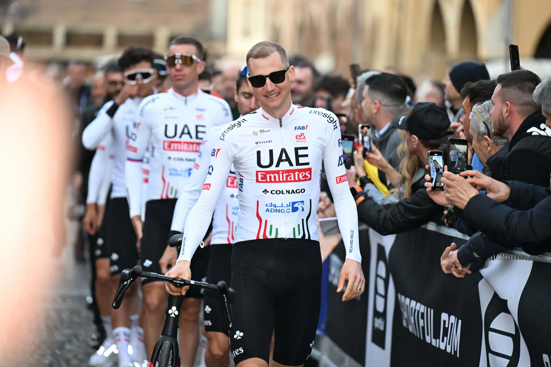 "Das hat mich gestresst..." - Tim Wellens' Vater erinnert sich an das Mopedfahren neben Tadej Pogacar im Training