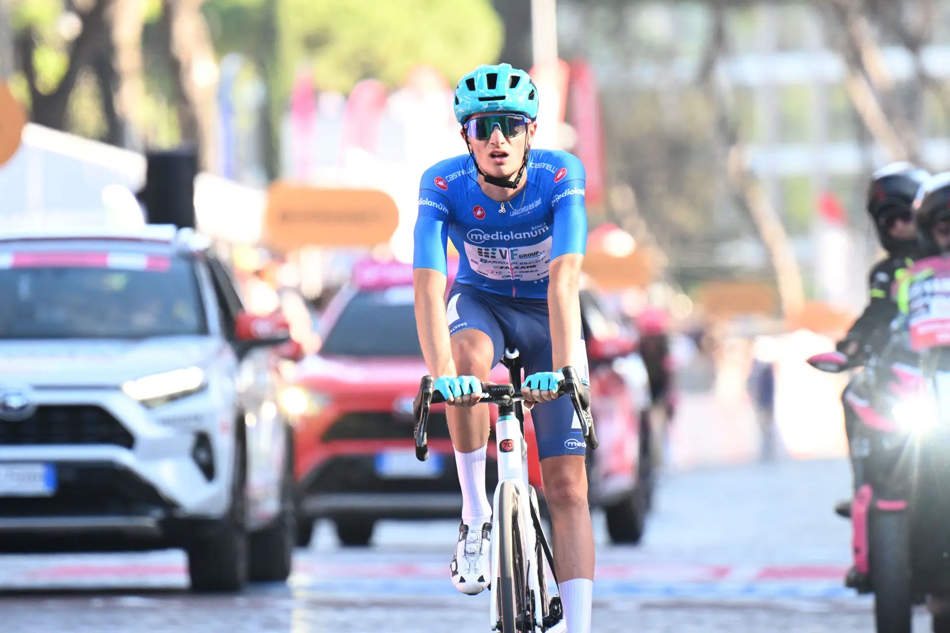 "Ich wusste, dass mein Schicksal besiegelt war" - Giulio Pellizzari erinnert sich an das ungute Gefühl, als Tadej Pogacar ihn beim Giro d'Italia 2024 jagte
