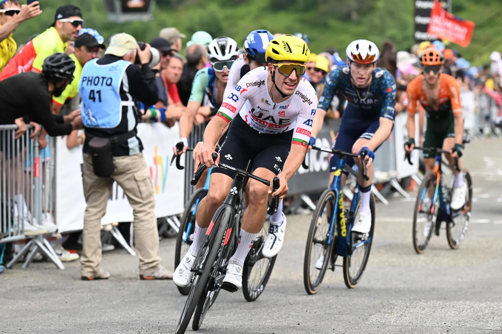 "Ich werde bei der Tour dabei sein, um Tadej zu unterstützen, und zwar bedingungslos" - João Almeida ist bereit, sich in den Dienst von Pogacar zu stellen