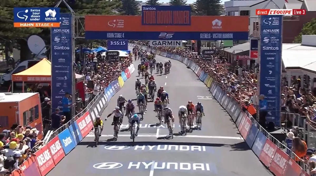 Bryan Coquard triumphiert für Cofidis bei der Tour Down Under: Sieg im Sprint gegen Phil Bauhaus in Victor Harbor!