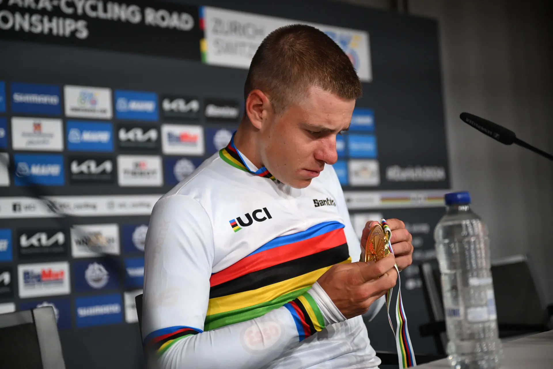 "Er ist kein Jan Ullrich, der 20 Kilo zugenommen hat" - Remco Evenepoels Debatte wirft Fragen auf, wie er sich 2025 steigern kann