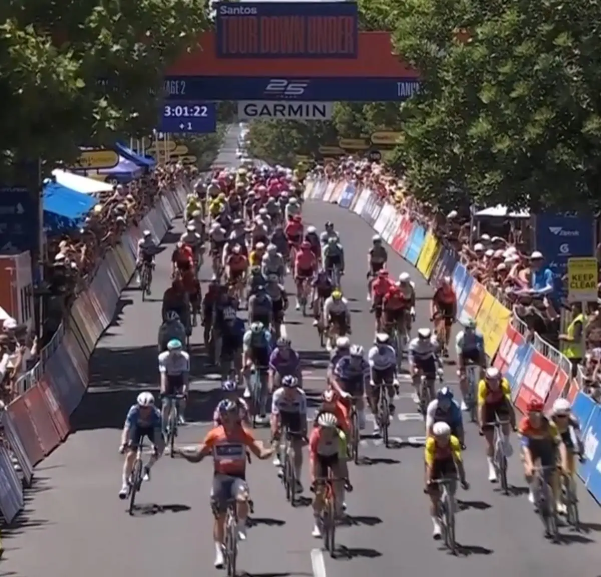 VIDEO: Sam Welsford übertrifft beim heutigen Tour Down Under-Sprint 1500 Watt Leistung