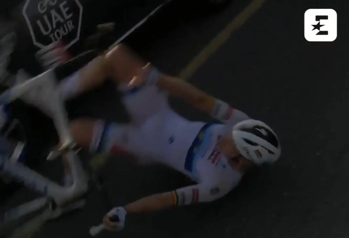 VIDEOS | 3 Stürze in 5 Minuten... Nicht einmal Etappensieger Tim Merlier kann Sturzserie beim schnellen Finale der UAE Tour vermeiden