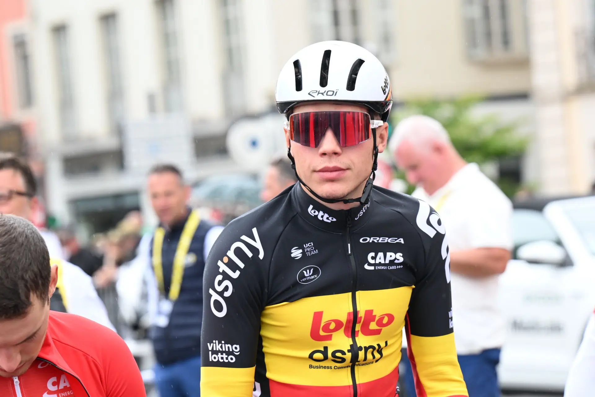 "Jeder weiß, dass das Rad nicht ins Ziel fährt" - Arnaud De Lie gibt dem Feld die Schuld am Chaos der Volta ao Algarve