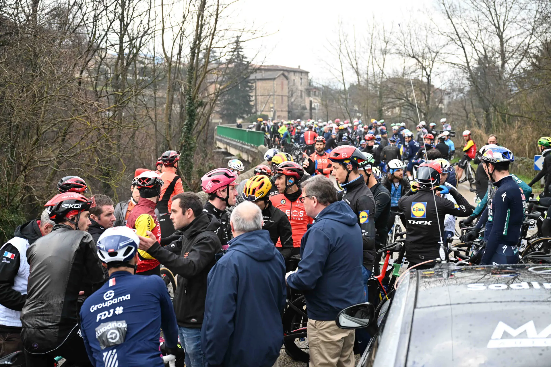 Rennorganisatorin Claudine Fangille vom Étoile de Bessèges: "Wenn die Fahrer die Motorräder der Gendarmen während des Rennens nicht passieren lassen.."