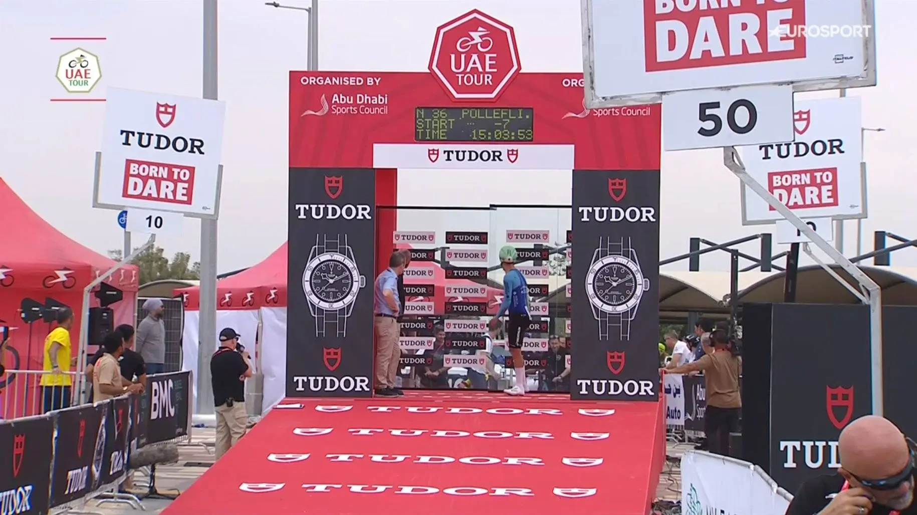 VIDEO: Katastrophe für Decathlon - Gianluca Pollefliet muss beim Zeitfahren der UAE Tour auf sein Fahrrad warten