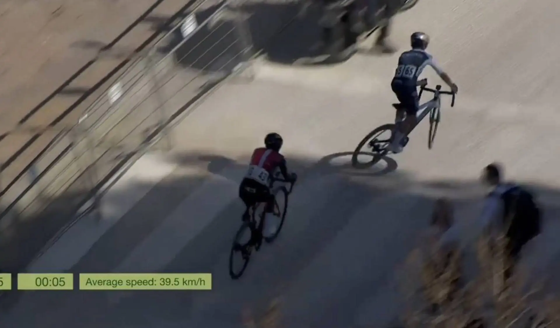 VIDEO: Tom Pidcock überfährt eine Bodenwelle nur Sekunden nach seinem überraschenden Etappensieg bei der Vuelta a Andalucia 2025