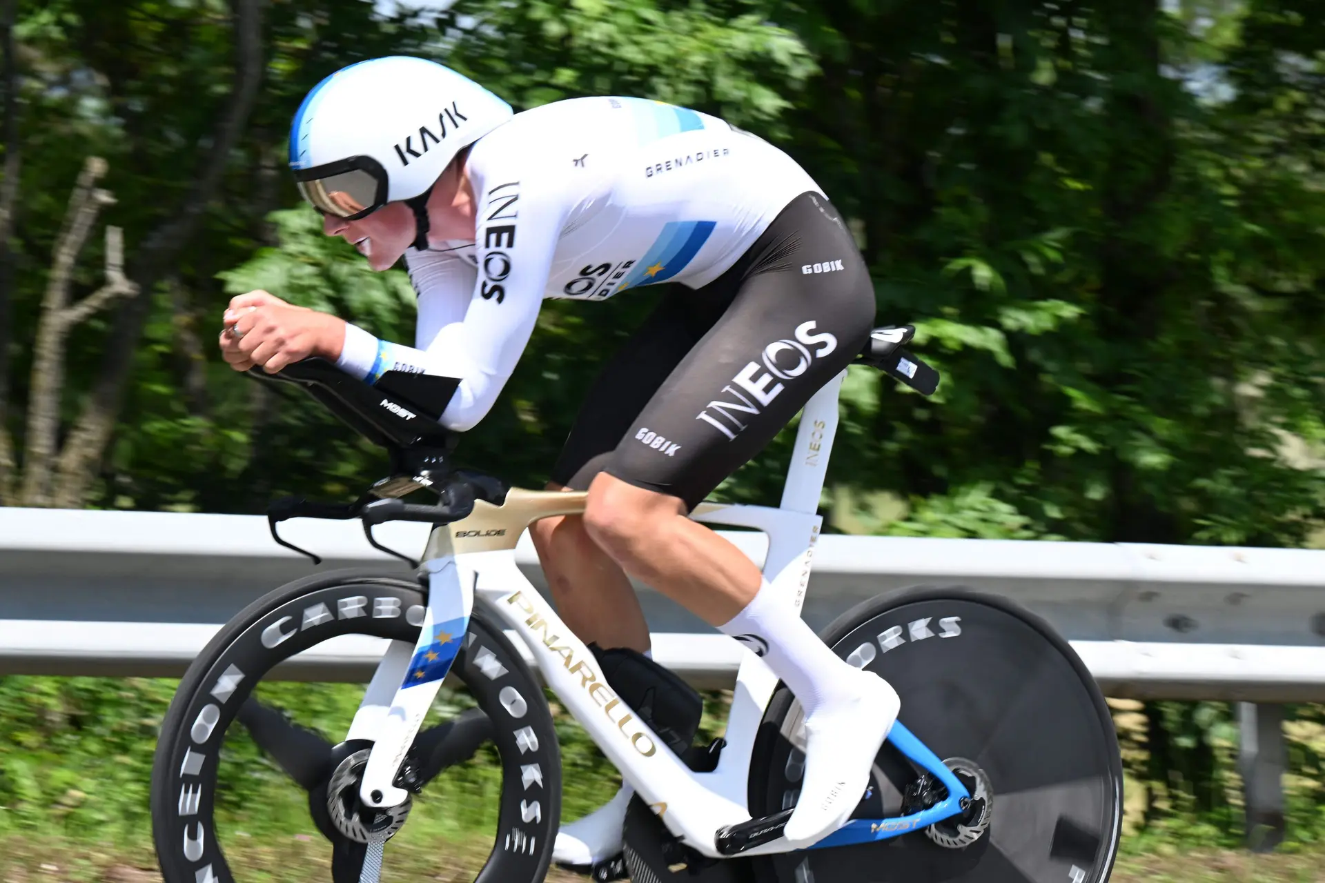Joshua Tarling dominiert UAE Tour Zeitfahren – Klarer Sieg vor Stefan Bissegger und Tadej Pogacar