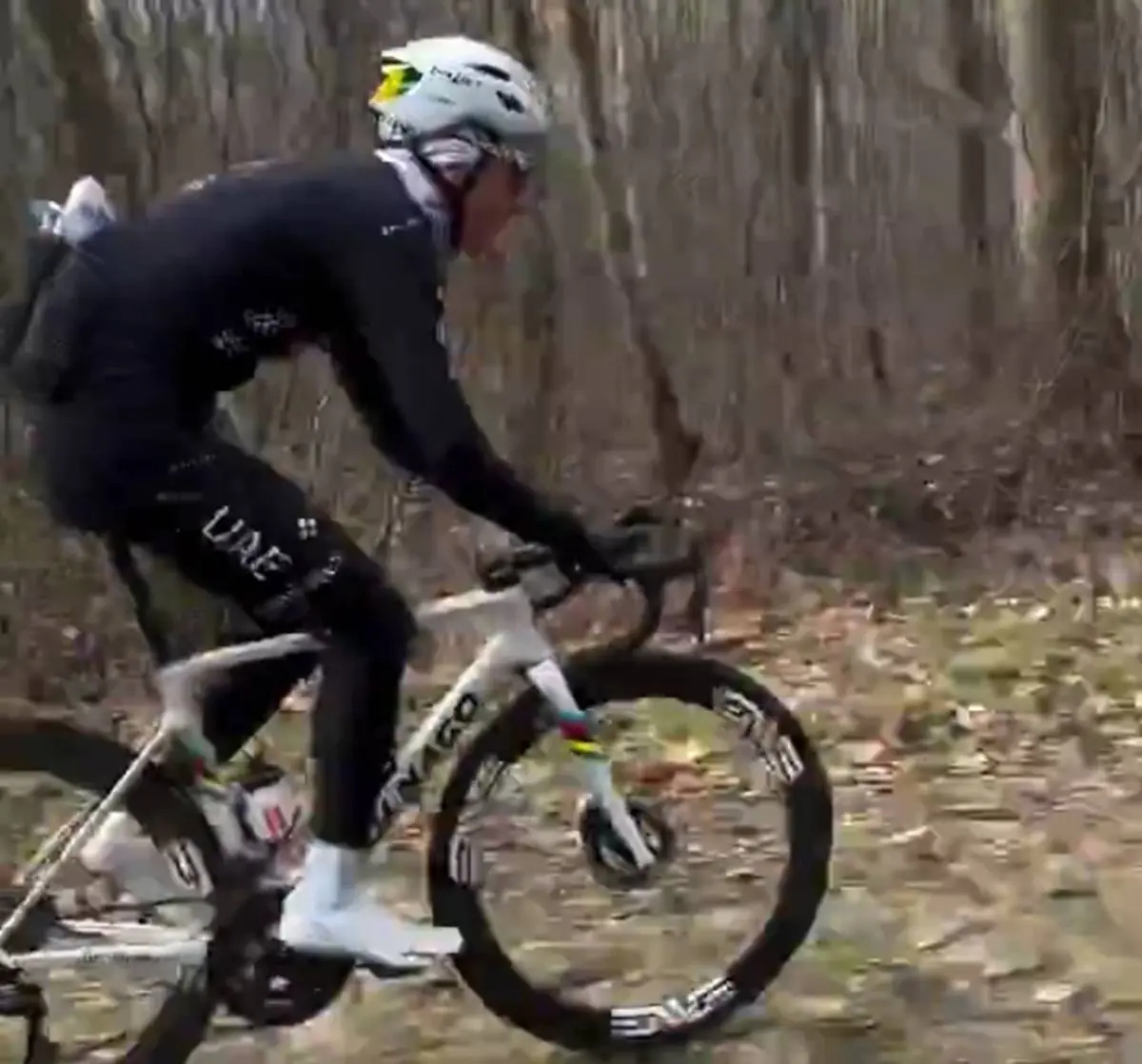 VIDEO | Tadej Pogacar bestätigt, dass er die Strecke von Paris-Roubaix und Trouée d'Arenberg erkundet hat