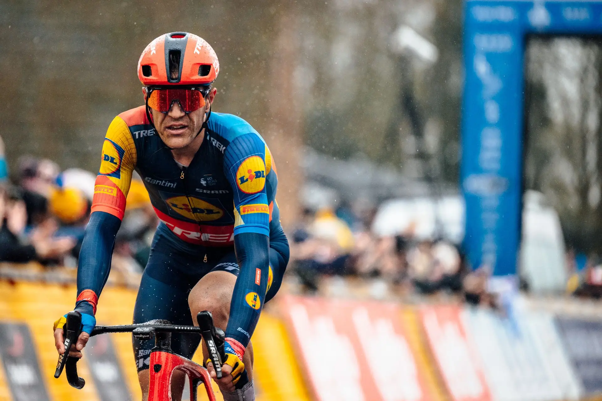 Lidl-Trek rüstet Pedersen und Mailand mit dem ehemaligen Mailand-Sanremo-Sieger Stuyven auf: "Ich denke, wir wollen alle in der Spitzengruppe nach dem Poggio dabei sein"