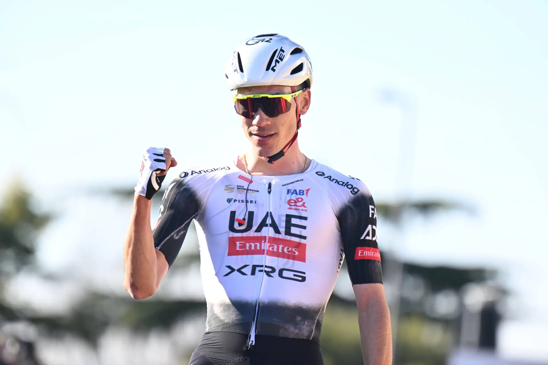 Juan Ayuso setzt seine starke Form mit einem Sieg bei der Trofeo Laigueglia 2025 fort; Cristian Scaroni und Michael Storer komplettieren das Podium
