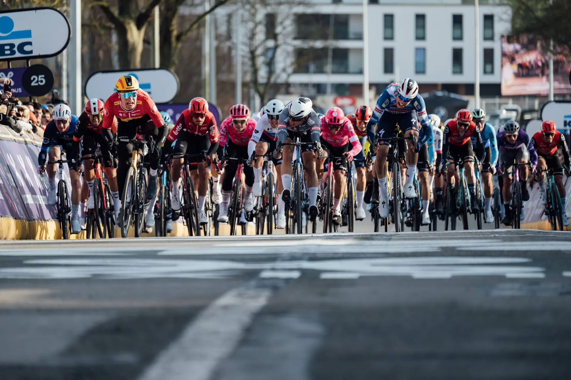 Auswechslungen im Radsport? Astana scherzt über einen revolutionären "Test" bei Paris-Nizza