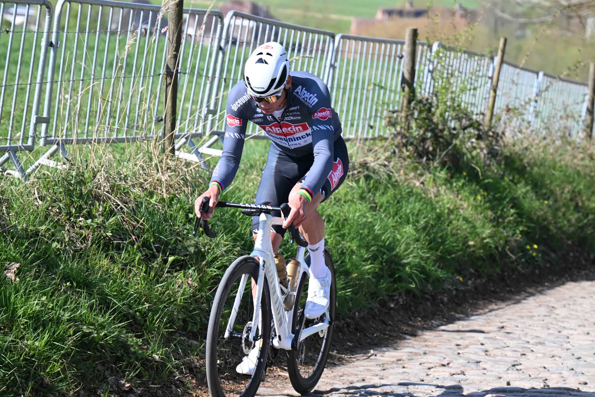 Alpecin-Chef enthüllt geheime Erkrankung von Mathieu van der Poel vor der Flandern-Rundfahrt: "Er musste drei Tage lang Antibiotika nehmen“