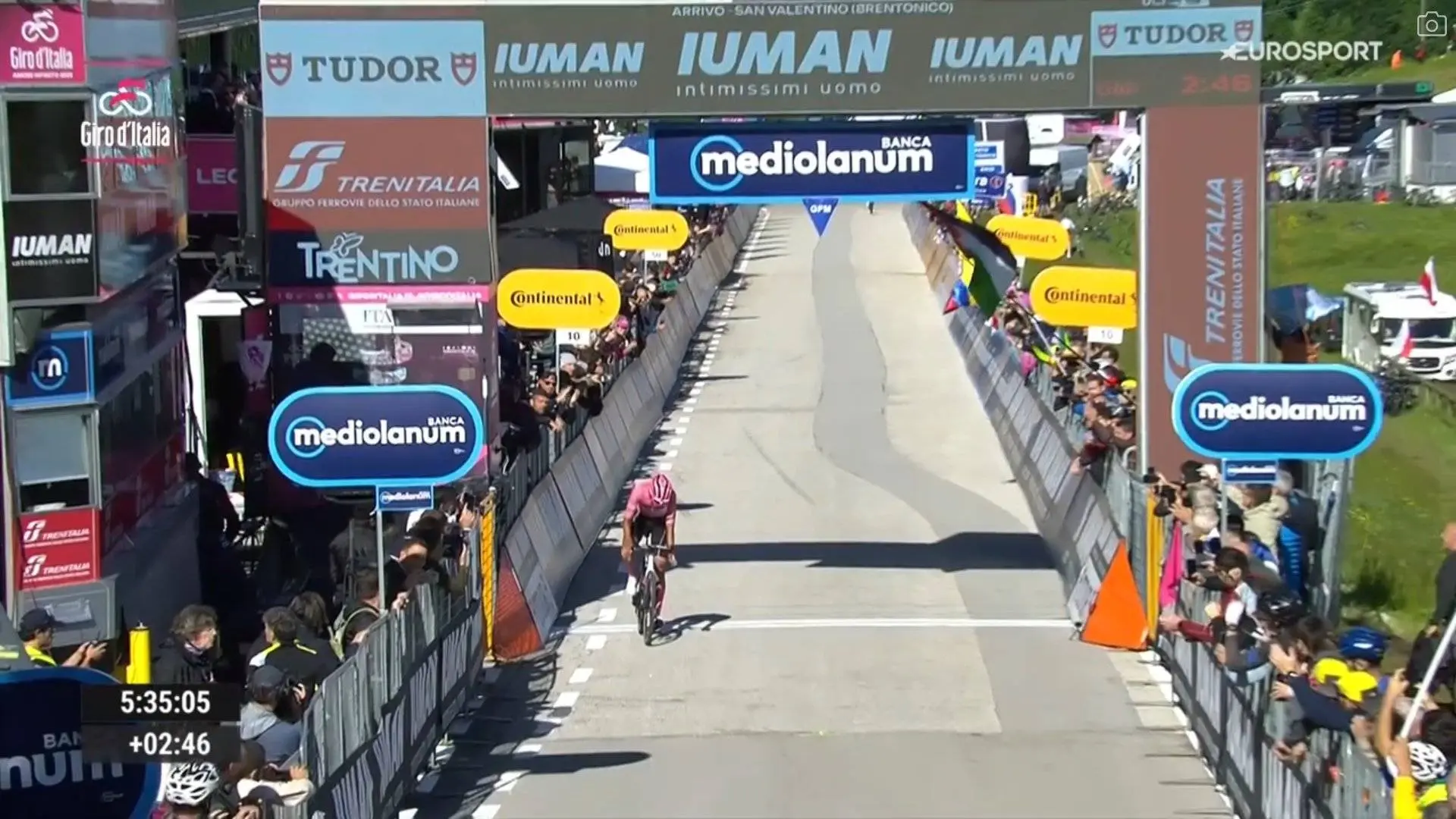 Giro d’Italia 2025 – Gesamtklassement-Update Etappe 16: Del Toro nur Sekunden vor Yates und Carapaz; Ayuso aus den Top10