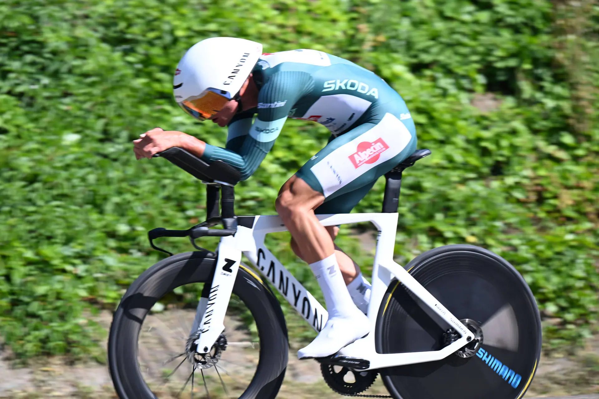 "Ich habe Evenepoel gefragt, ob ich unter einer Minute Rückstand bleibe“ – Van der Poel überzeugt im Dauphiné-Zeitfahren
