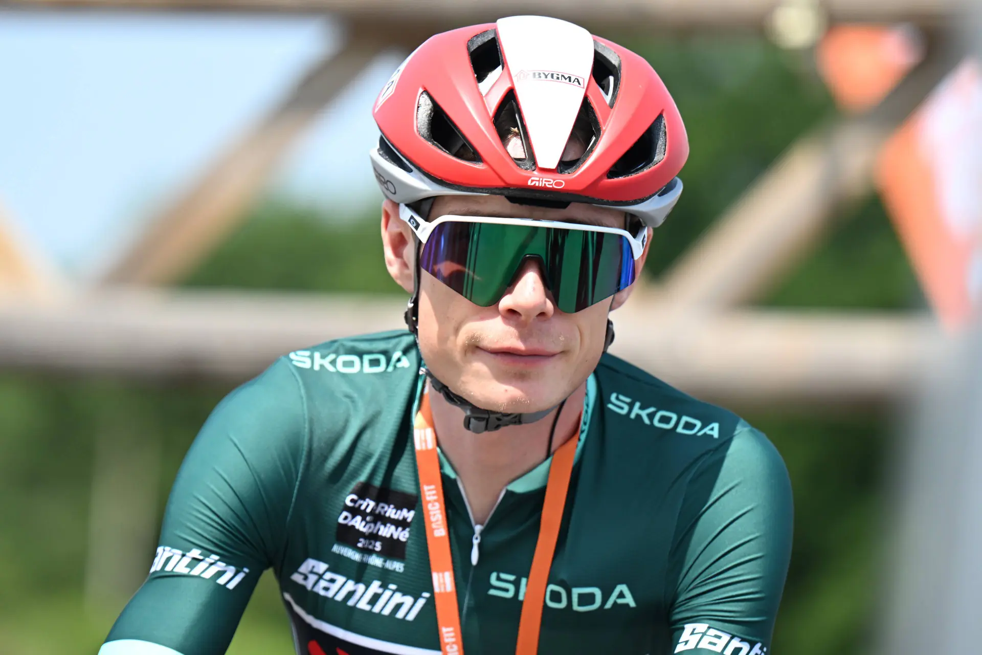 "In Interviews ist er fröhlich, greift an und sprintet" - Jonas Vingegaard zeigt bei der Dauphiné 2025 eine andere Seite von sich.