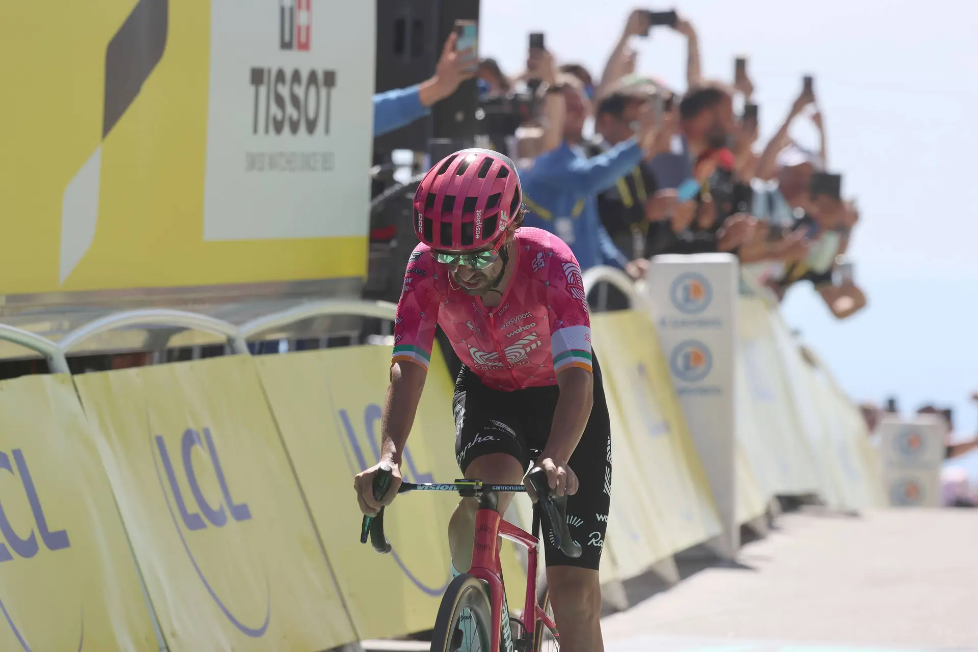 „Ein absoluter Schindertag" - Ben Healy hält sich auf dem Col del la Loz in den Top-10 der Tour de France