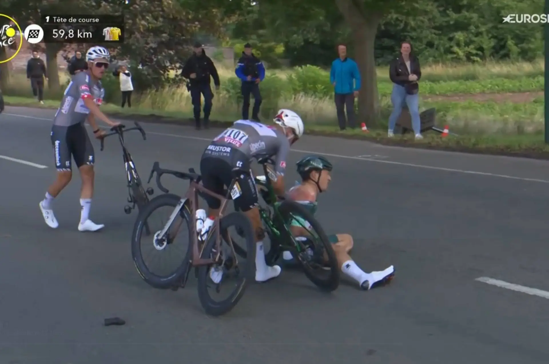 BREAKING Jasper Philipsen gibt Tour de France 2025 nach heftigem Sturz im Zwischensprint auf