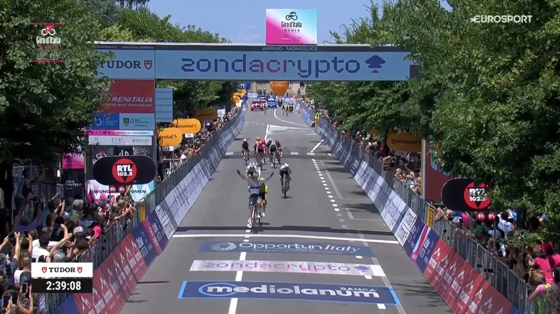 Lorena Wiebes gewinnt die brisante 5. Etappe des Giro d’Italia Women 2025 vor Marianne Vos und Liane Lippert